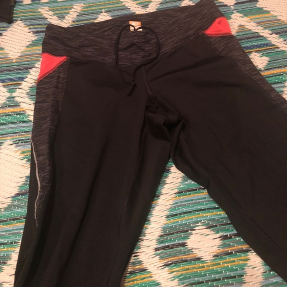 Lucy Crop Skinny Leg Yoga Pant Size Medium - Picture 4 of 5